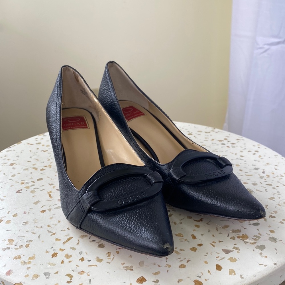 Oscar de la renta black pointed toe heels size 6